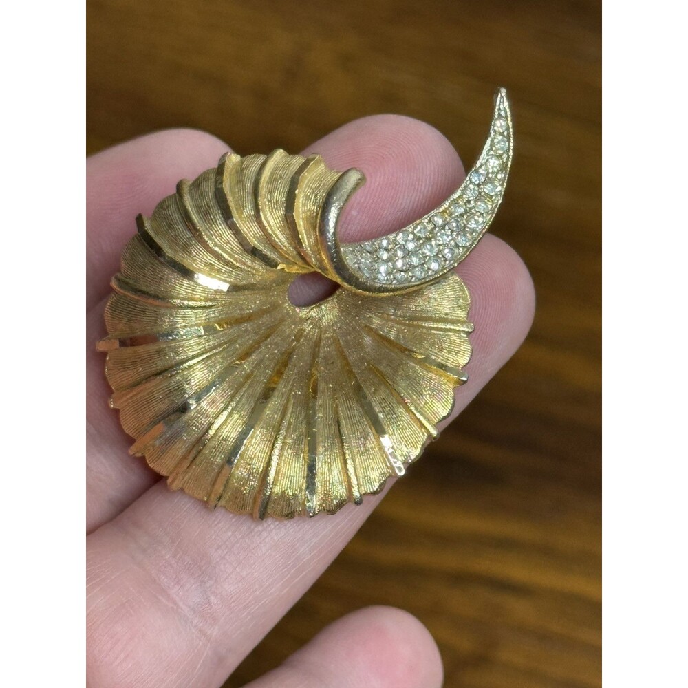 Vintage BSK Signed Large Textured Gold Tone Clear Rhinestones 3D Flower Brooch